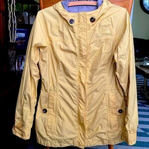 The North Face Hyvent light Jacket size Medium